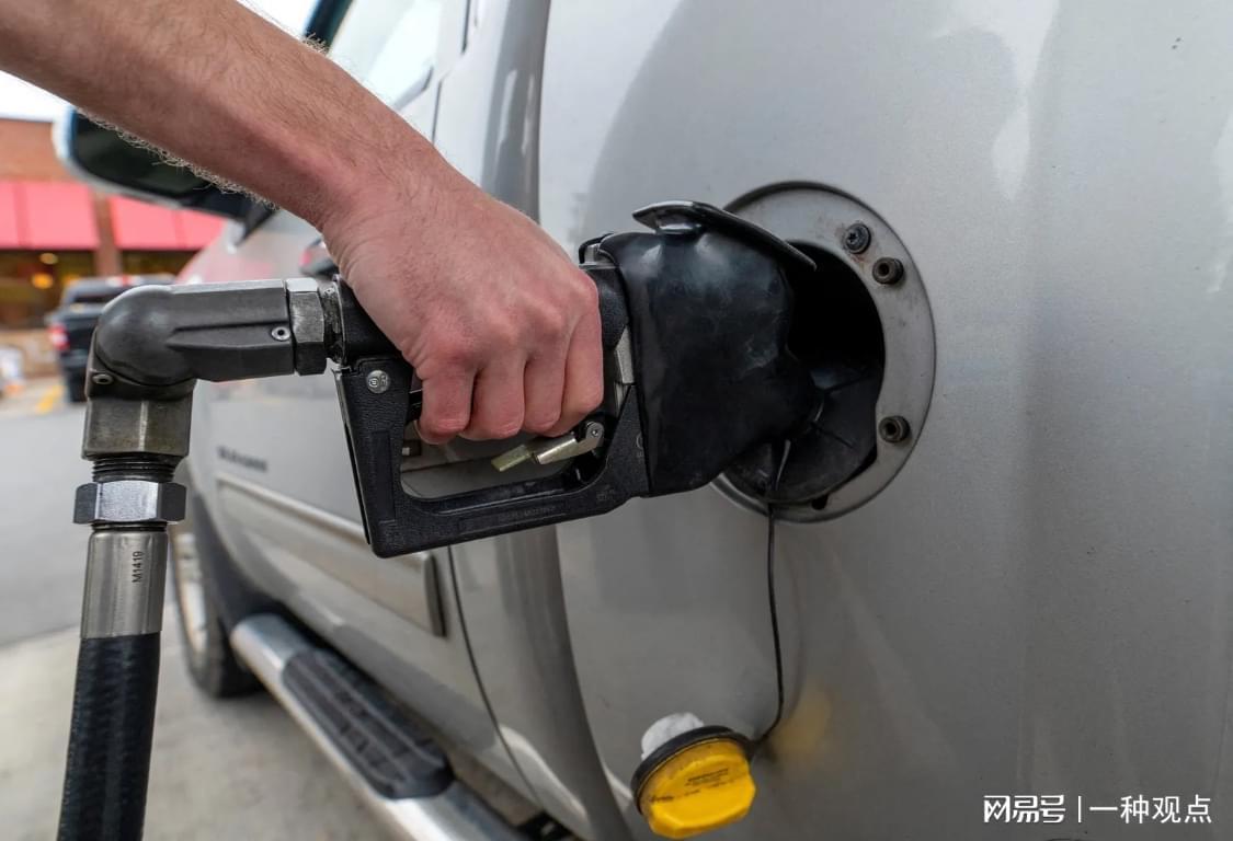 美国的汽油价格“暴涨”至每加仑三美元 - 约每升0.79美元