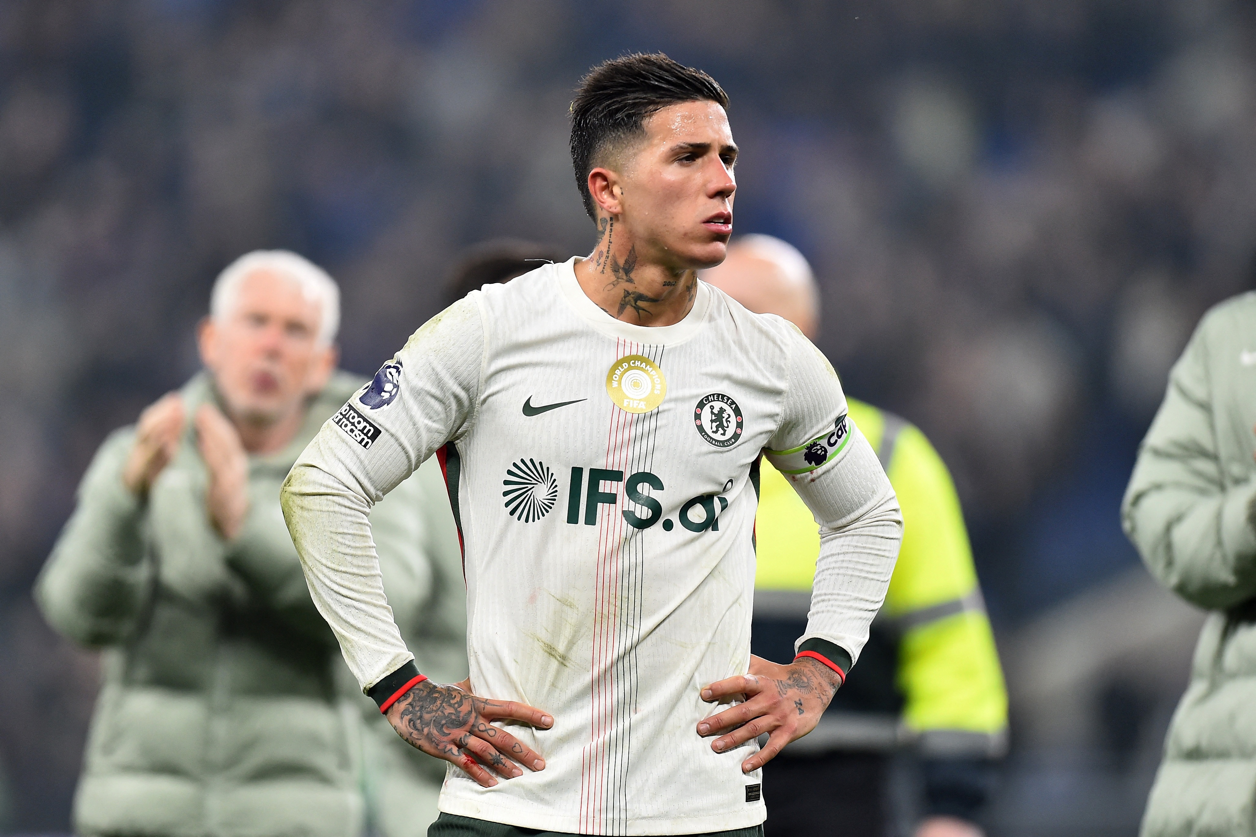 开云官方-合同剩6年！BBC：切尔西对恩佐坚持要价1.07亿镑，皇马不太可能付